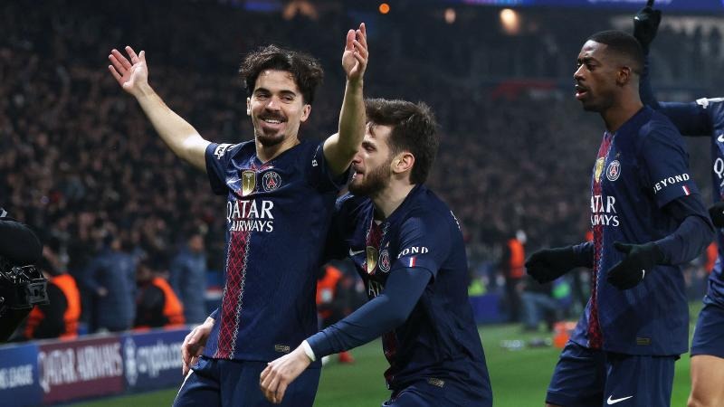 CJ45分鹈鹕险胜爵士4连胜 快船负公牛止4连胜